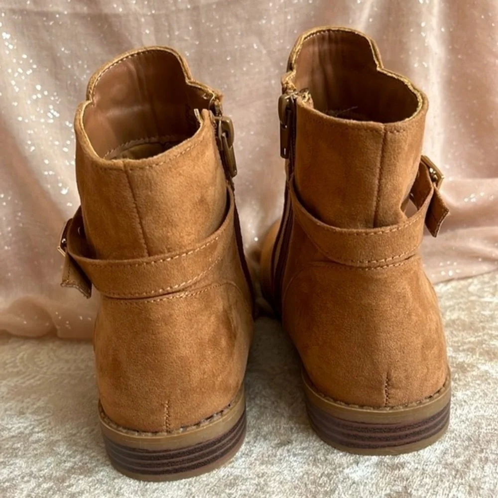 Brand New Michael Kors Ankle Bootie Zip Up Boots Round Toe Tan Gold Tone Accents